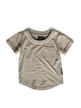 POCKET TEE - SAND Little Bipsy