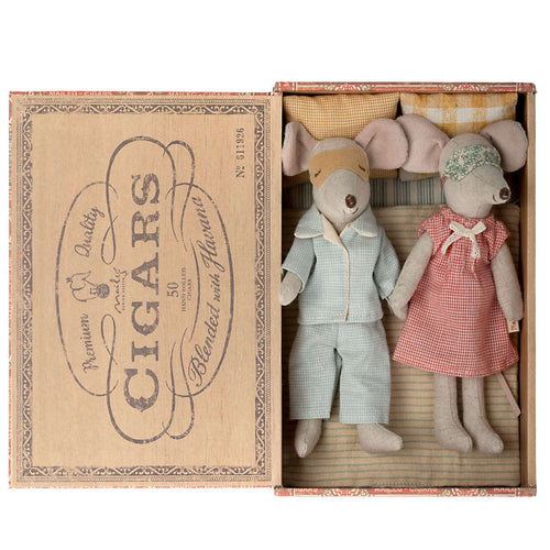 Mum and dad mice in cigarbox Maileg